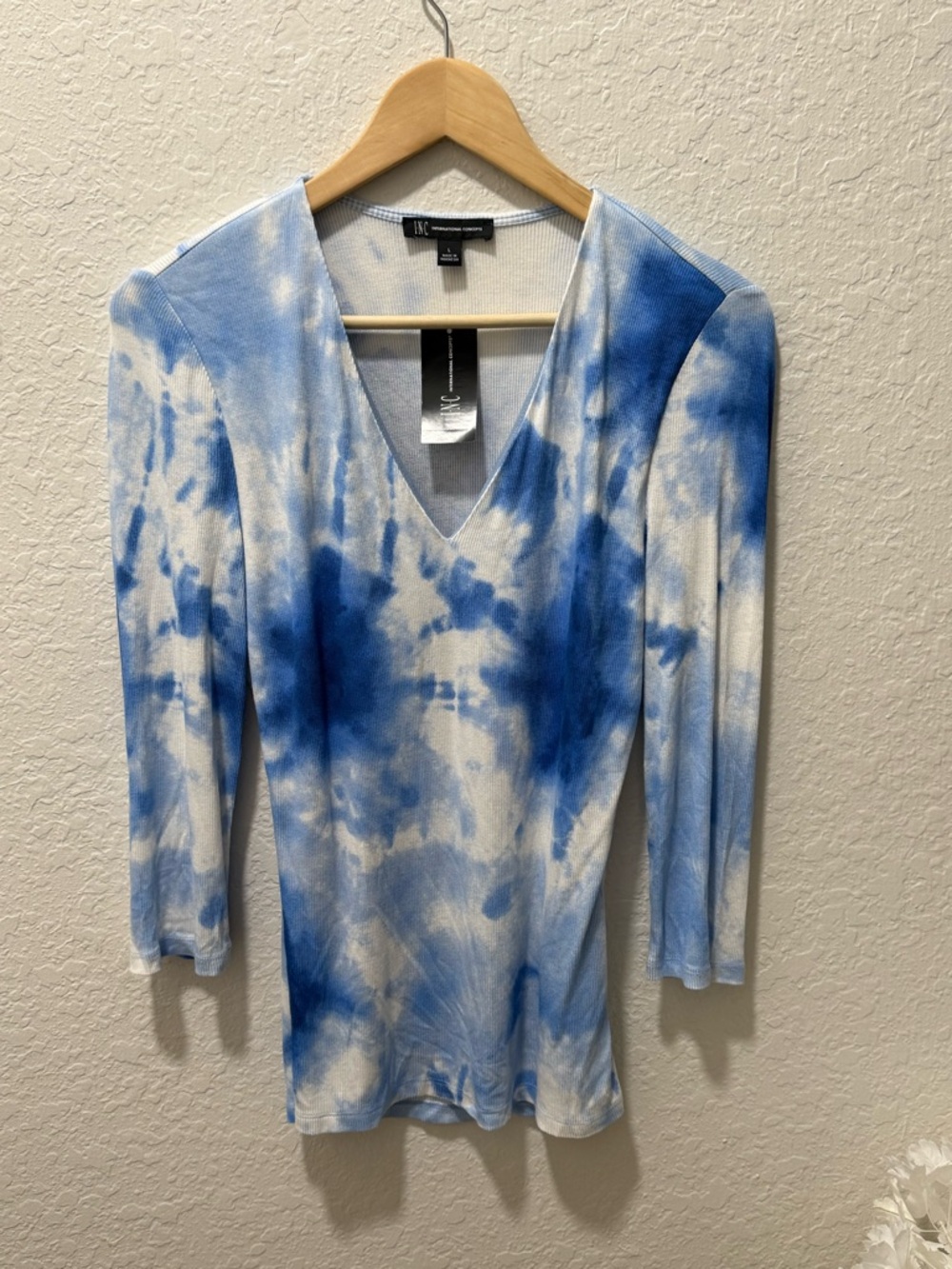 INC International Concepts Blue and White Tie-Dye V-Neck Long Sleeve Top